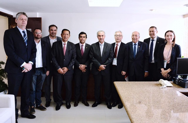 Projeto da usina fotovoltaica de Anaurilândia será o maior do mundo Reunião em Brasília reuniu o prefeito Edinho, o Secretário de Desenvolvimento Jaime Verruck, o Governador Reinaldo Azambuja, outros políticos e representantes da KSB, da Coreia.