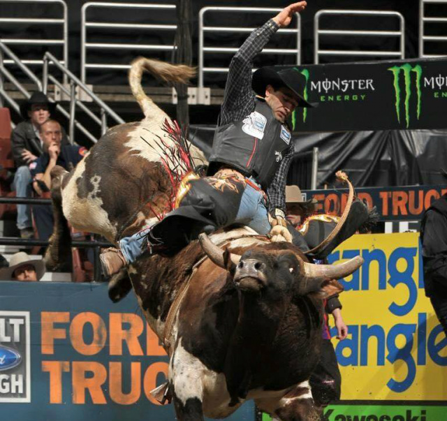 Cowboy de Nova Andradina vence Campeonato Mundial em Las Vegas O peão faturou 180 mil dólares e segue como o melhor do mundo no campeonato. (foto: arquivo pessoal)