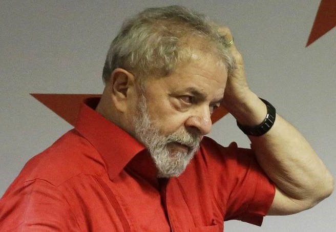 Juiz retira benefícios do ex-presidente Lula, preso em Curitiba Juiz retira benefícios do ex-presidente Lula, preso em Curitiba