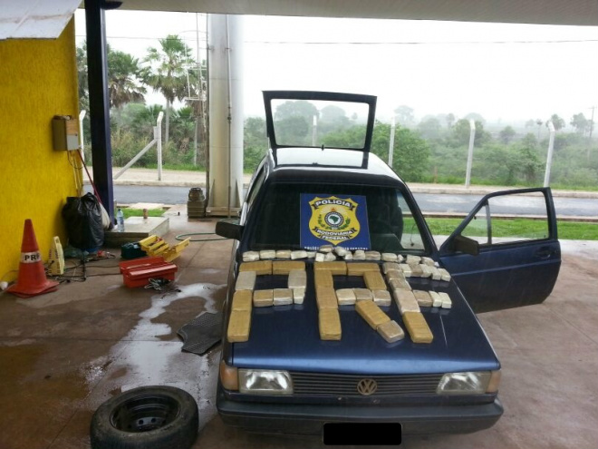 PRF apreende 25,6 kg de pasta base de cocaína em Corumbá A apreensão foi na tarde deste domingo (03), e encaminhada à Policia Federal de Corumbá (Foto: Divulgação/PRF)