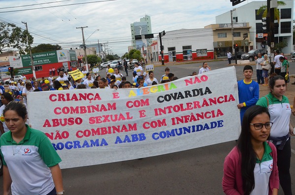 Três Lagoas se manifesta contra o abuso infantil Caminhada teve a finalidade de mobilizar toda a sociedade a proteger nossas crianças e adolescentes contra os crimes de abuso, violência e exploração sexual. Foto: Divulgação