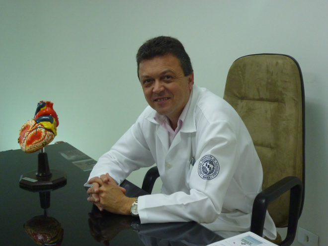 Infarto mata um brasileiro a cada cinco minutos Médico Cardiologista, Reginaldo Floriano alerta que o sedentarismo e o tabagismo são fatores de risco que podem influenciar o infarto no miocárdio (Foto: Arquivo/Perfil News)