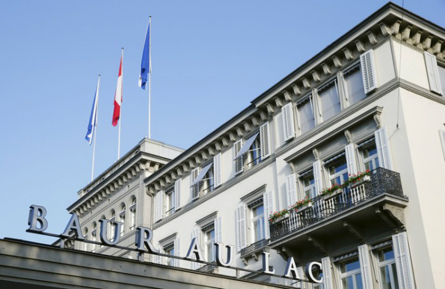 Polícia suíça prende Marin e outros dirigentes da Fifa em Zurique Os policiais efetuaram as prisões no belo e tradicional hotel de Zurique (Foto: Reuters)