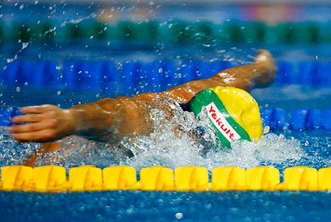 Touca da polêmica de Leonardo de Deus vai para a gaveta O nadador Leonardo de Deus compete com a touca que quase lhe tirou o ouro em Guadalajara
Foto: Daniel Marenco/Folhapress