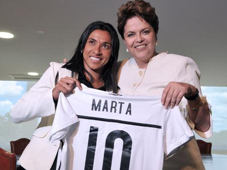 Marta ao lado da presidenta
Foto: Divulgação