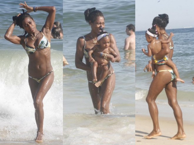 Na foto, Glória toma um banho de mar acompanhada de uma das filhas
Foto: Divulgação