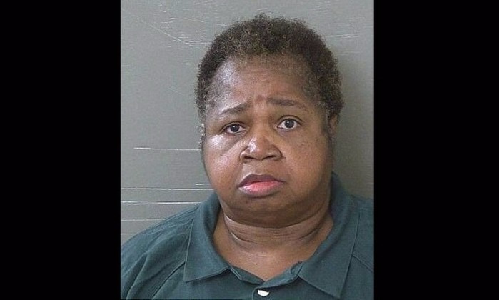 Mulher de 150 quilos mata menina de 9 anos ao se sentar sobre ela Veronica Green Posey, de 64 anos, foi presa acusada de homicídio - Divulgação/Prisão Escambia County