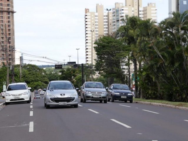 Atenção dono de veículo: IPVA com desconto e Dpvat vencem hoje Trânsito na avenida Afonso Pena (Foto: Kísie Ainoã)