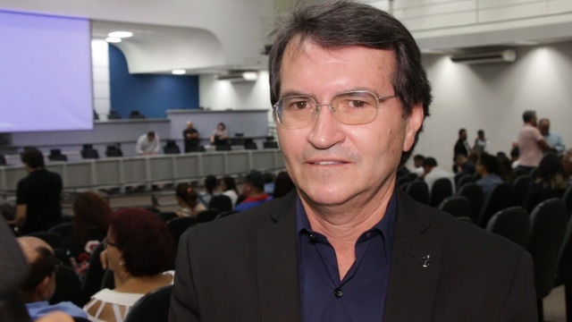 Consumidores de energia fazem abaixo assinado em todo Estado para denunciar Energisa à ANEEL O idealizador da campanha, Venício Leite (Foto/Assessoria)
