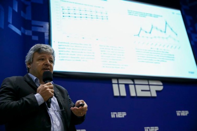 Educação em casa não substitui a escola, diz secretário do MEC O secretário executivo do Ministério da Educação (MEC), Luiz Antônio Tozi, durante coletiva de imprensa de apresentação dos dados do Censo Escolar 2018, no Instituto Nacional de Estudos e Pesquisas Educacionais Anísio Teixeira (Inep). - José Cruz/Agência Brasil