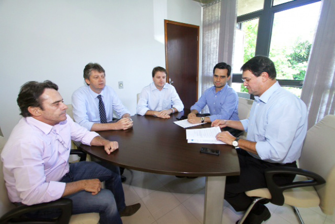 Governo, Fiems e Fecomércio alinham lei do Refis para empresas O texto final do projeto de lei acertado entre Governo e setor produtivo mantém a dispensa do pagamento de multas por infrações e acréscimos moratórios relacionados a débitos originados de ações junto ao Procon/MS (Foto: Divulgação/Assecom)