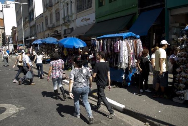 No trimestre, mais 721 mil pessoas começaram a trabalhar, principalmente no mercado informal. Foto: (Arquivo/Agência Brasil)