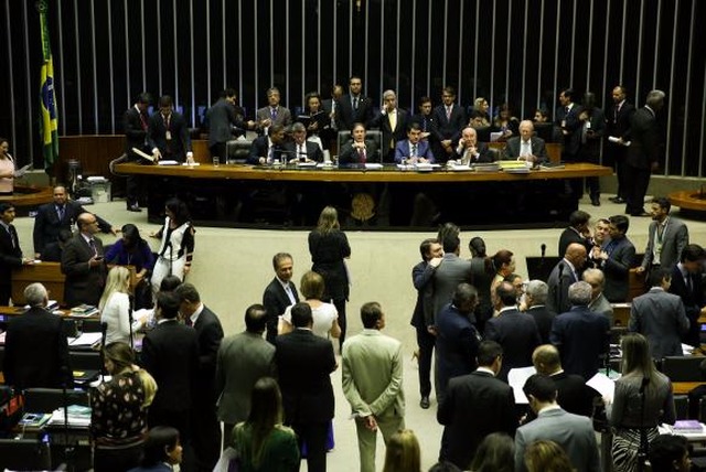 O presidente do Congresso Nacional, Eunício Oliveira, na sessão conjunta do Senado e da Câmara dos Deputados para votar o projeto que revisa as metas fiscais. Foto: (Marcelo Camargo/Agência Brasil)