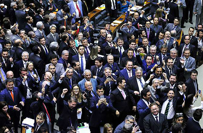 O Plenário da Câmara dos Deputados aprovou nesta quarta-feira, por 330 votos a 141 e 1 abstenção, o financiamento privado de campanhas com doações de pessoas físicas e jurídicas para os partidos político. (Foto: CCJ)