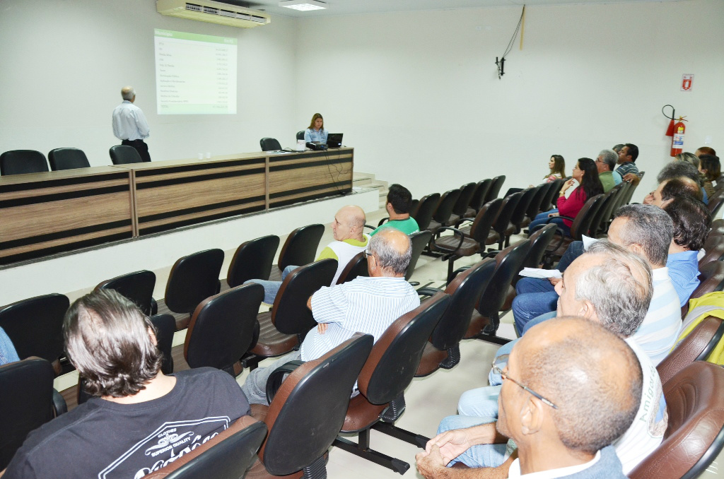 Na manhã desta quinta-feira (28), a Prefeitura de Três Lagoas por meio da Secretaria Municipal de Finanças e Controle, realizou no plenarinho da Câmara de Vereadores, a Audiência Pública de prestação de contas do 1º Quadrimestre de 2015. (Foto: Assessoria)