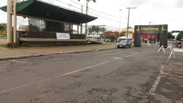 Oficiais do Exército estão na Praça adequando o espaço e os trechos para o evento. (foto: Kênia Guimarães)