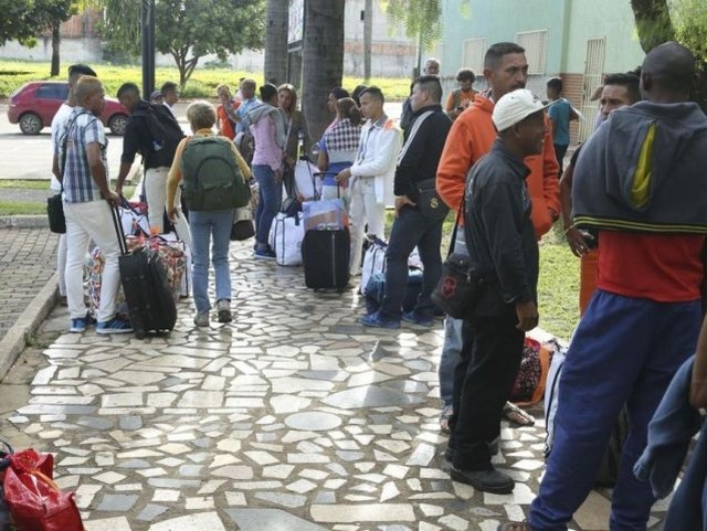 Imigrantes venezuelanos vão trabalhar em frigorífico em MS Venezuelanos estão sendo realocados pelo país. Em novembro de 2018, grupo saiu de Roraima e foi acolhido no Distrito Federal (Arquivo/Valter Campanato/Agência Brasil)