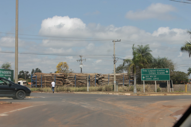 A Avenida Ranulpho Marques Leal absorve o tráfego da BR 158, como mostras as imagens abaixo, que segue até o trevo de acesso à cidade de Brasilândia (Fotos: Ricardo Ojeda) 