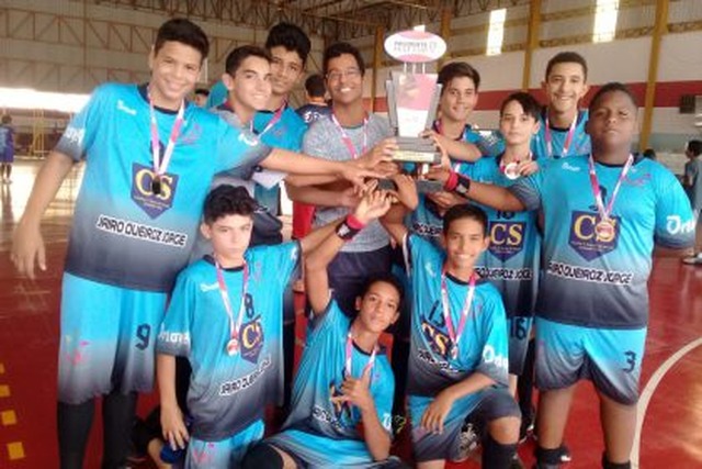 Alunos da SEJUVEL conquistam troféu de ouro de handebol em Presidente Prudente