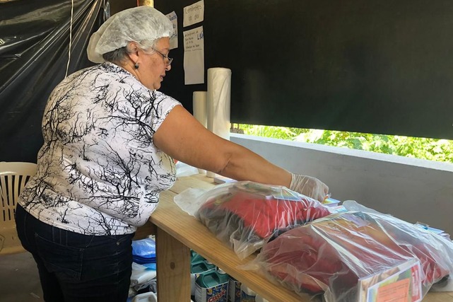 Igreja se transforma em lavanderia para higienizar fardas de bombeiros Bombeiros recebem uniformes lavados e higienizados por voluntárias que trabalham em igreja em Brumadinho - Ana Graziela Aguiar/TV Brasil