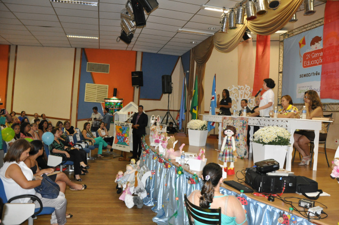 O objetivo do Seminário foi mostrar trabalhos e experiências pedagógicas realizadas no decorrer de 2013 (Foto: Divulgação/Assecom)