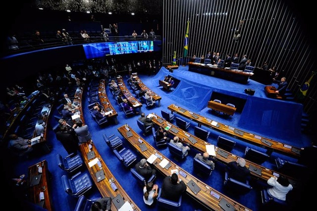 Senado devolve mandato a Aécio Neves Antes da votação do Plenário, o senador Aécio Neves enviou uma carta pedindo aos parlamentares (Foto: Agência Senado)