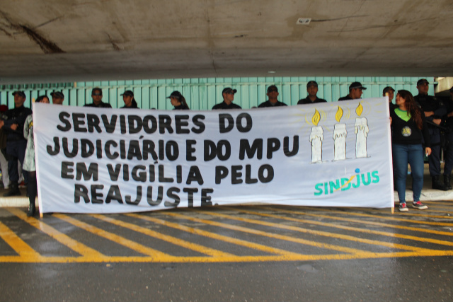 Servidores do judiciário federal e MPU de MS agitaram Brasília Servidores manifestaram pela aprovação de projetos de lei que tratam de aumento de salário (Foto: Divulgação)