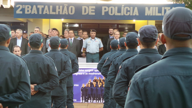 Tropa se apresenta ao Comandante Geral da Polícia Militar do Mato Grosso do Sul Coronel PM, Deusdete Souza de Oliveira Filho, e ao Secretário de Estado de Segurança Pública Silvio Cesar Maluf (Foto: Patrícia Miranda)