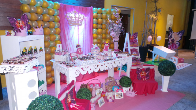 Sertanejos animaram a festa de 1 aninho da Emanuele A temática da festa foi Princesa e Barbye preparado pela Nanny Fest (Foto: Ricardo Ojeda)