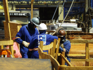 O canteiro de obras está em atividade desde junho do ano passado  quando iniciaram a construção do empreendimento (Foto: Daniela Silis)