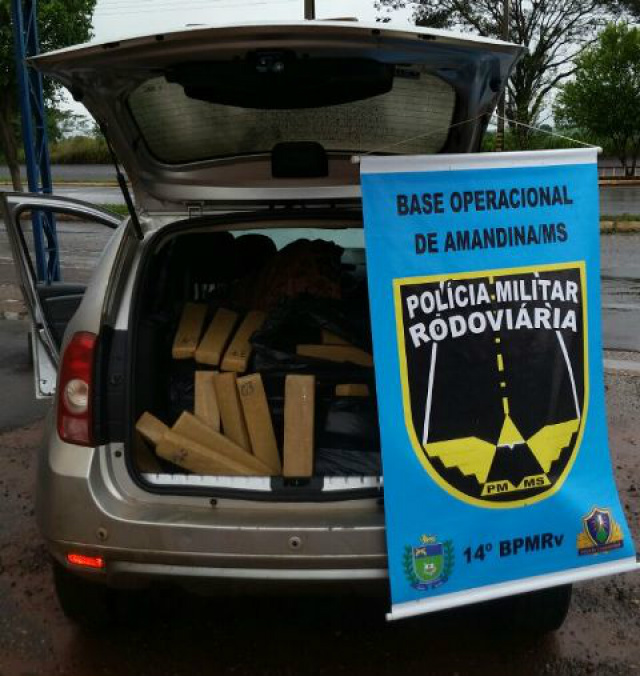 Polícia Militar Rodoviária prende foragido da justiça com mais de 200 kg de maconha A droga totalizou 203 kg de maconha. (Foto: Assessoria)