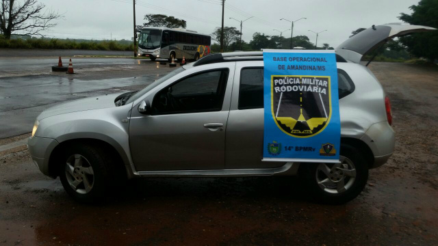Polícia Militar Rodoviária prende foragido da justiça com mais de 200 kg de maconha O carro e a droga tinha como destino Curitiba/PR. (Foto: Assessoria)