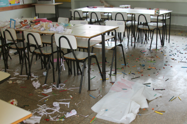 Escola Luiz Lopes é invadida e furtada duas vezes nesse fim de semana Sala da pré-infância, arrasada pelos invasores. (foto: Fábio Jorge)