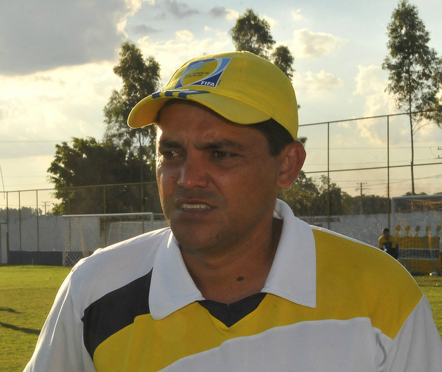 Esta é a segunda passagem de Cláudio Roberto pelo Corumbaense (Foto: Correio do Estado)
