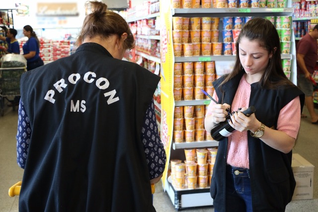 Pesquisa do PROCON revela diferença de até 122% em itens da cesta básica Alimentos como ovo branco, frango, sal de cozinha e feijão são os que mais sofrem variação de preço nos mercados (Foto/Assessoria)