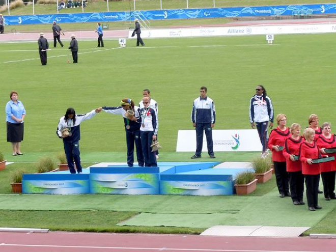 Com dois ouros, Terezinha faz melhor tempo nos 400 m Na foto, a atleta no pódio
Foto: Divulgação