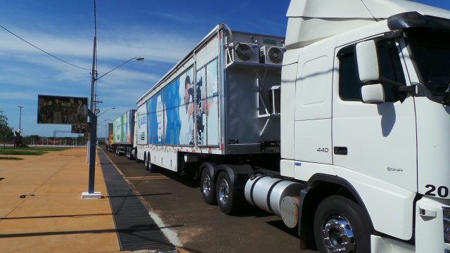 Caretas que transportam equipamentos da Caravana da Saúde começaram a chegar na semana passada em Três Lagoas (Foto: Ricardo Ojeda)