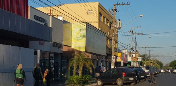 Ato da Associação Comercial tem adesão maciça e comércio central fecha as portas contra a alta taxa tributária Comércio central baixou as portas em solidariedade ao movimento dos caminhoneiros. Foto: Ricardo Ojeda.