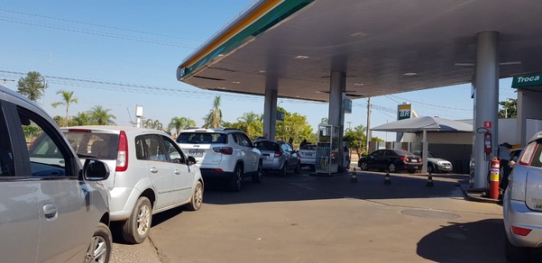 Postos de gasolina enfrentaram desabastecimento nesta quinta-feira em todo o Brasil. Foto: Ricardo Ojeda
