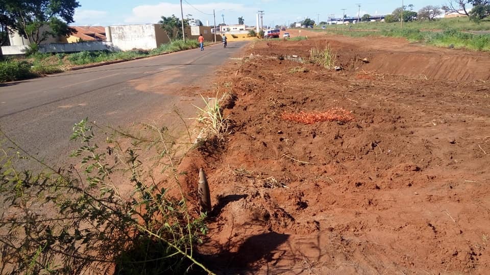 Munição bélica é encontrada por acaso em terreno do Jardim Brasília Morteiro foi desenterrado por acaso por trabalhadores da construção civil. Foto: Divulgação