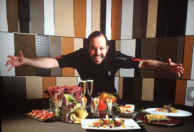 Bataguassuense se destaca na China “pilotando” a cozinha mais alta do mundo Rafael Gil é o filho mais ilustre de Bataguassu. Ele conquistou espaço no mundo da gastronomia com muito trabalho e determinação (Foto:Arquivo Pessoal)