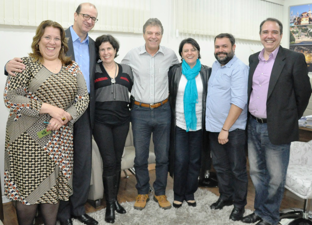 Na manhã desta terça-feira (2), a prefeita Marcia Moura (PMDB) recebeu em seu gabinete a visita do presidente da Fibria, Marcelo Castelli, além de diretores e gerentes da indústria de produção de celulose de eucalipto. (Foto: Assessoria)