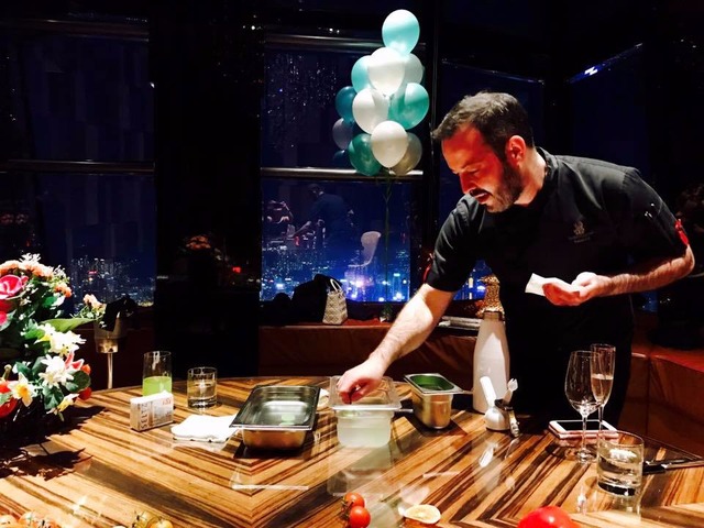 Bataguassuense se destaca na China “pilotando” a cozinha mais alta do mundo Bataguassuense se destaca na China “pilotando” a cozinha mais alta do mundo