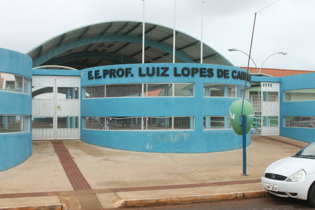 Angelo Guerreiro cobra segurança para Escola Estadual Luiz Lopes Somente no último final de semana, o colégio foi alvo de bandidos dois dias seguidos. (foto: Fábio Jorge)