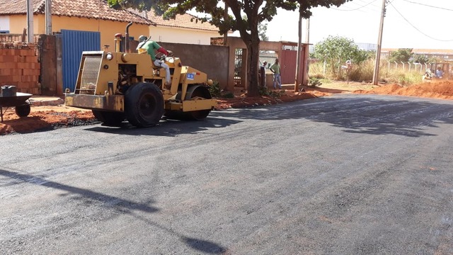 Trecho de Rua do Bairro Vila Alegre recebe pavimentação asfáltica pela Prefeitura Apesar de pequeno, o trecho de 22 metros de extensão gerava transtornos para os usuários da via (Foto/Assessoria)