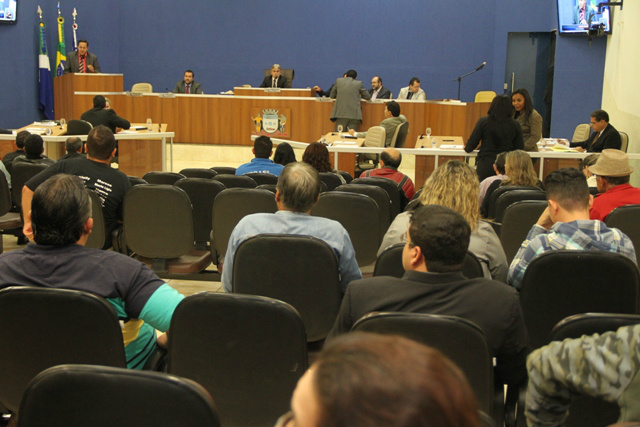 Projetos preveem inclusão digital, isenção de IPTU para pessoas com câncer e sensores para bebês Sessão do Legislativo na noite de ontem (02) em Três Lagoas. (Foto: Assessoria)