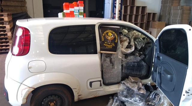 DOF apreende pneus e mercadorias do Paraguai na MS-164 A ocorrência foi registrada e entregue na Delegacia da Polícia Federal e Receita Federal de Ponta Porã (Foto/Assessoria)