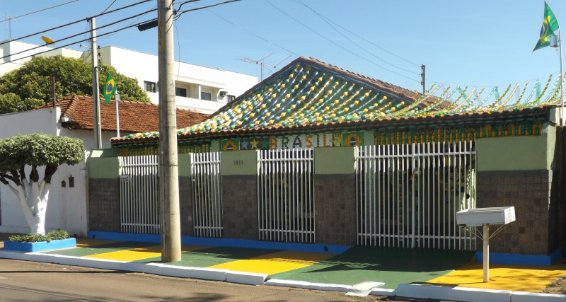 A casa na avenida Antonio Trajano transpira Copa do Mundo e patriotismo (Foto: Edivelton Kologi)