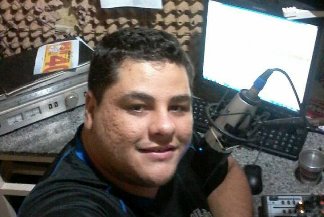O jovem radialista trabalhava na emissora de Brasilândia e tinha o site Brasilandiafm.com
