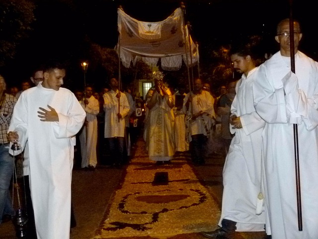 Procissão da Solenidade de Corpus Christi será realizada pela Avenida Antônio Trajano, em Três Lagoas
A data celebra a Santa Eucaristia, sacramento do Corpo e Sangue de Cristo (Foto/Assessoria)